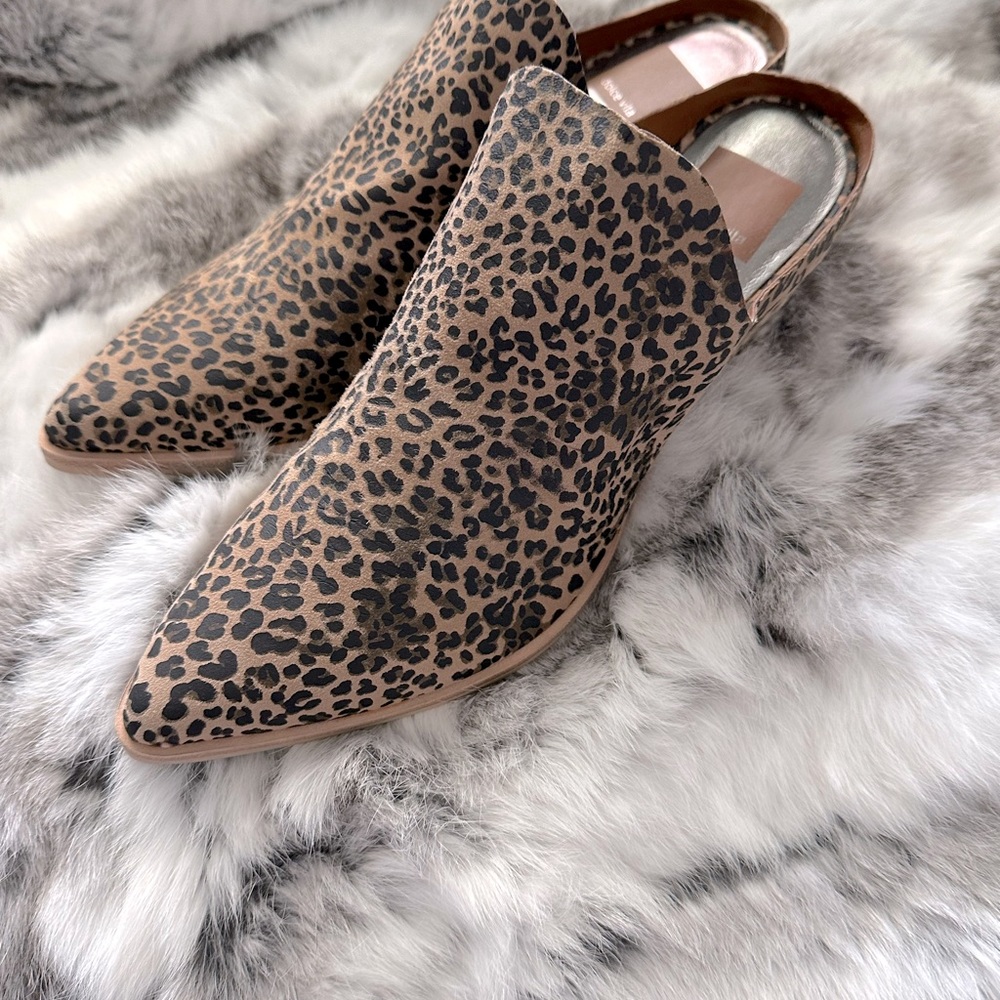 NWOT Dolce Vita leopard print slip on booties Size 7.5 Brand new! Very cool 😎